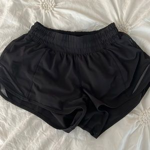 Lululemon Hotty hot 2.5 low rise shorts